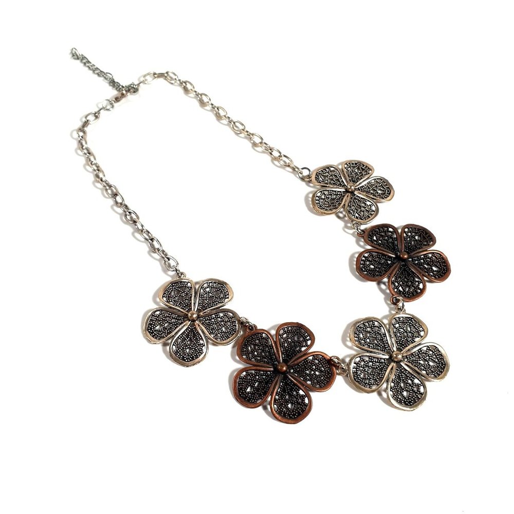 Floral Filigree Necklace Womens Fashion Metal Daisy Costume Jewelry 17" Length